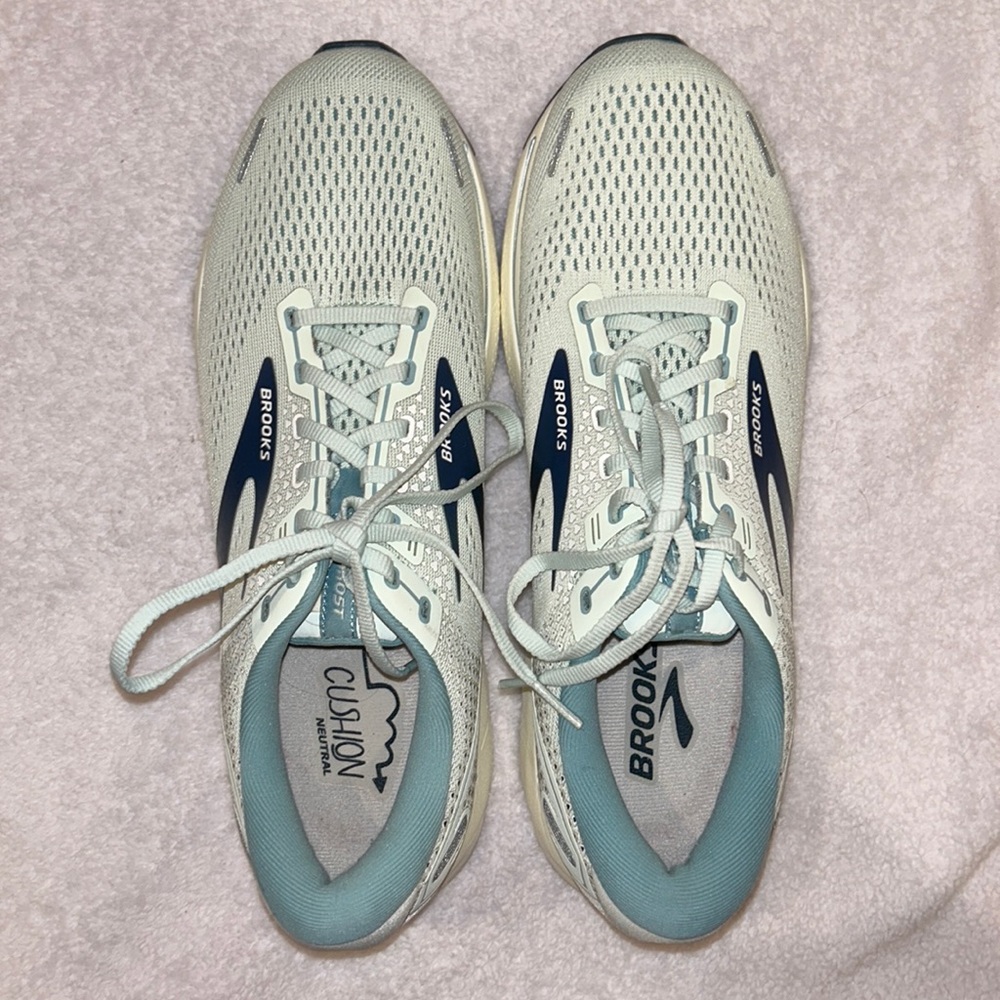 NWOT Brooks Sneakers
